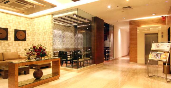 Indus Biznotel Nova Deli Exterior foto