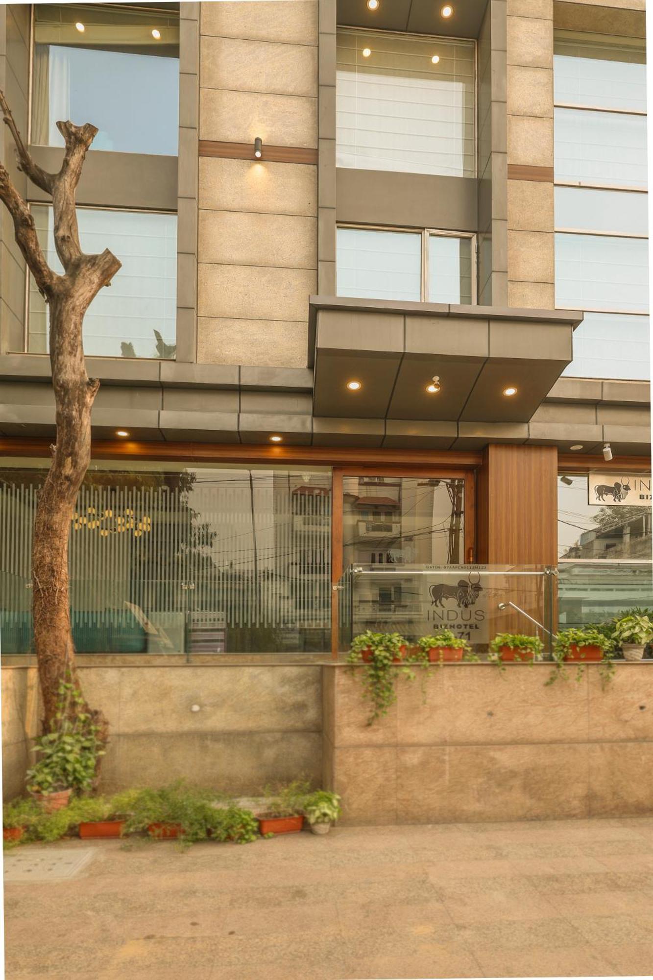Indus Biznotel Nova Deli Exterior foto