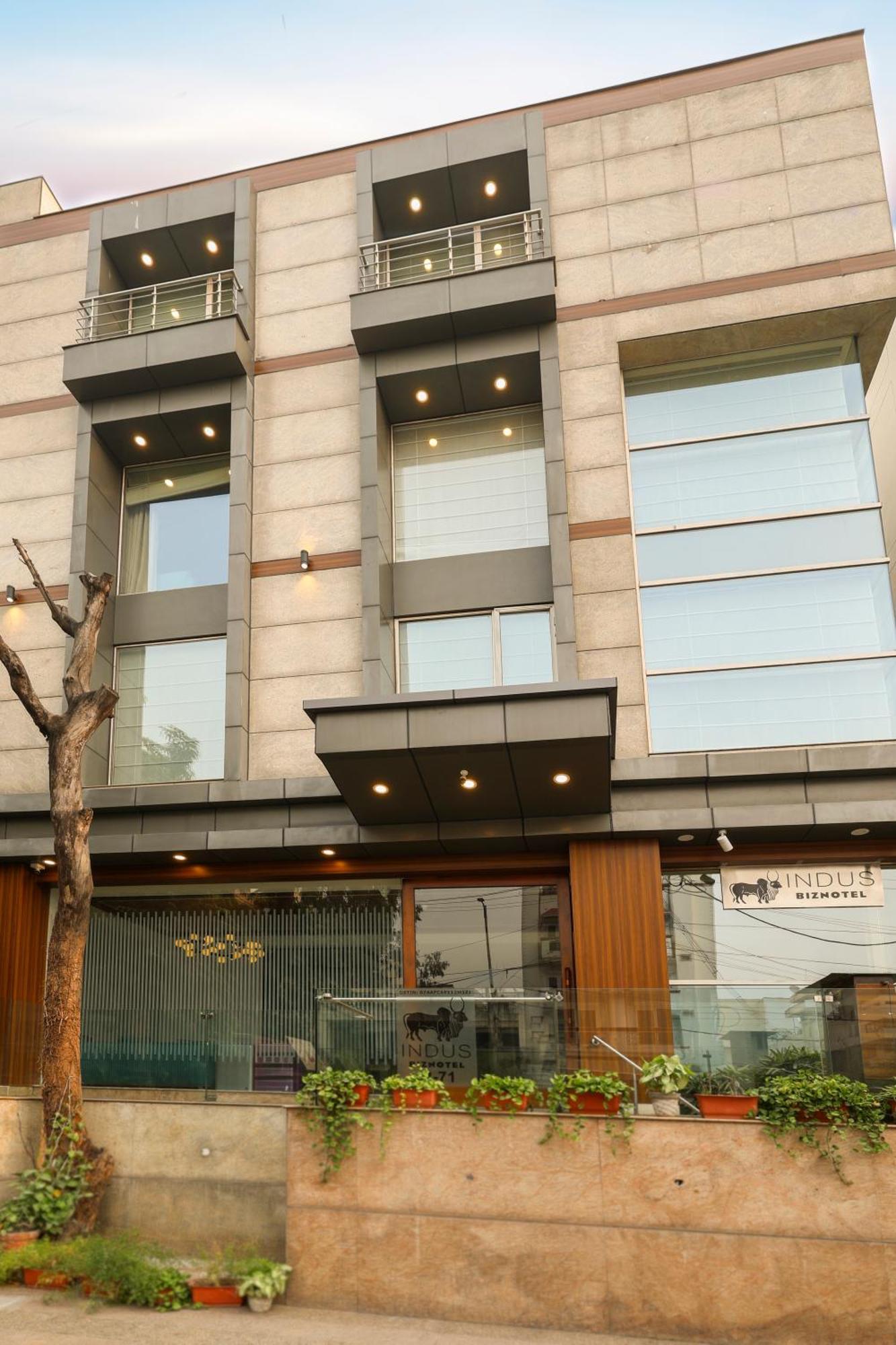 Indus Biznotel Nova Deli Exterior foto