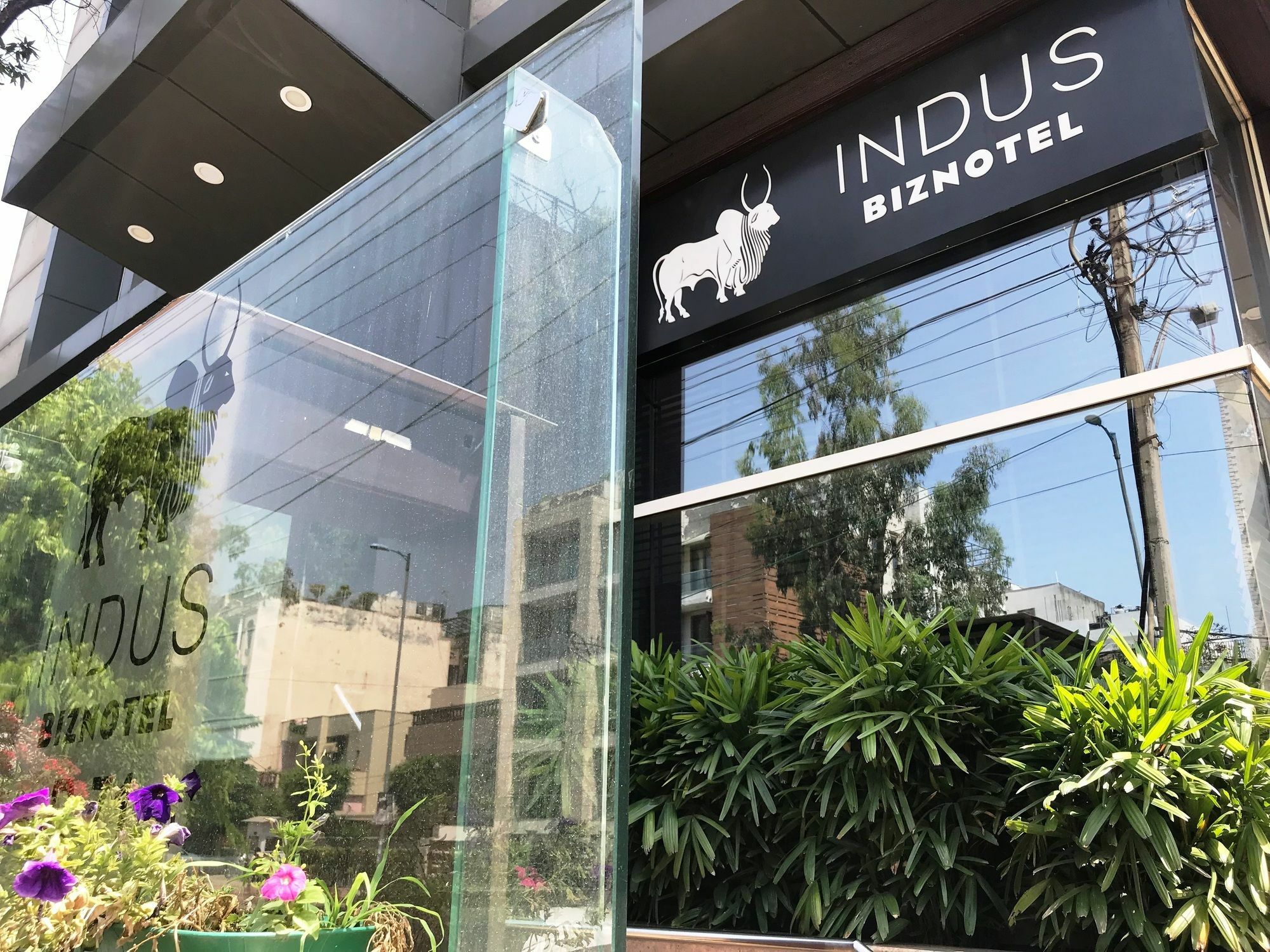Indus Biznotel Nova Deli Exterior foto
